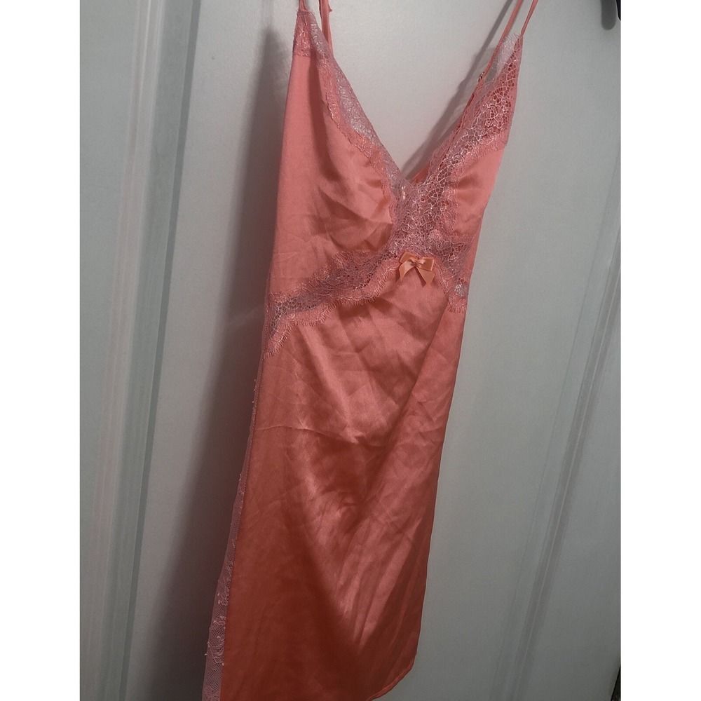 Vinctoria's Secret One Piece lingerie Pink Lace Open Back New With Tags Size S/P